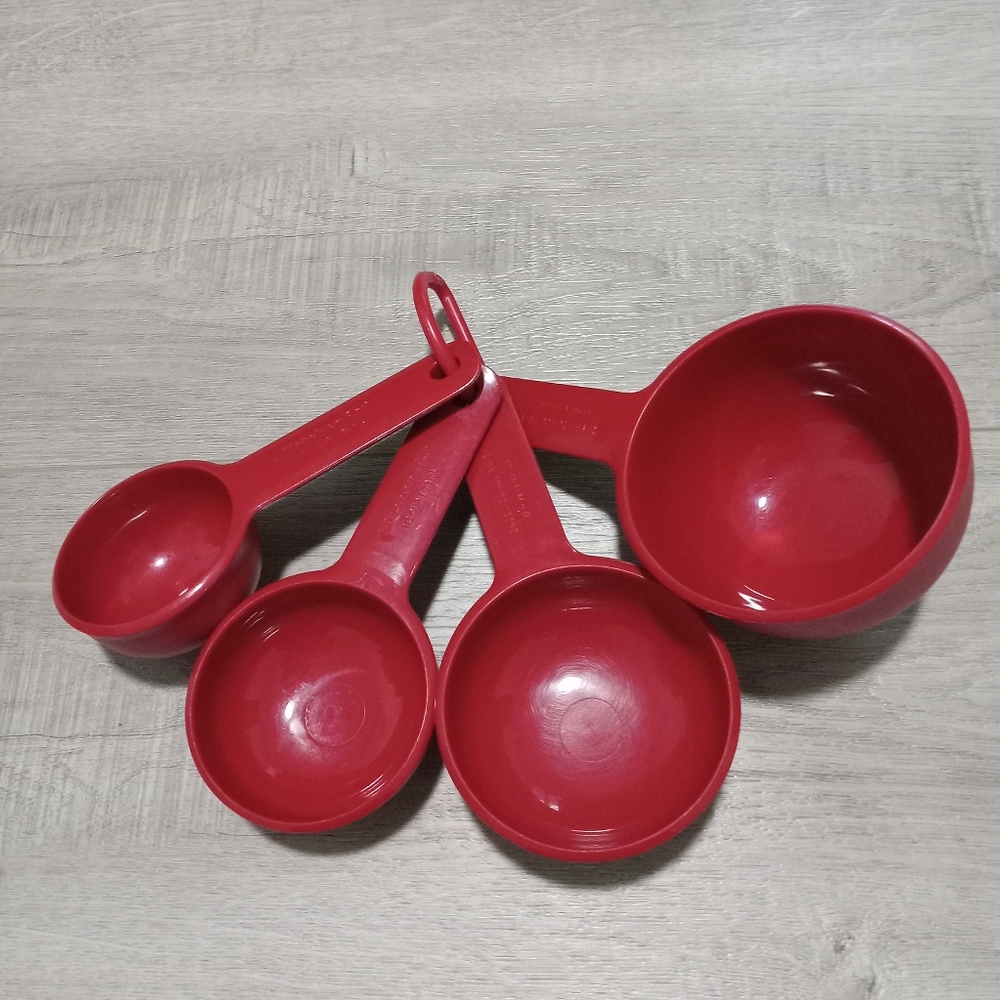 Red Measuring Cups Set - Picture 2 of 2